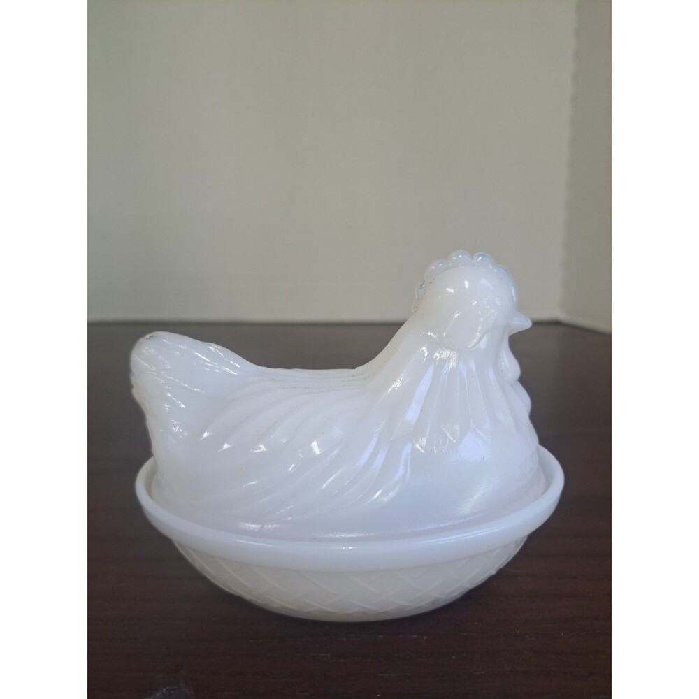 Vintage White Milk Glss Hen On A Nest Trinket Dish Tiny Chip Bottom Of Lid